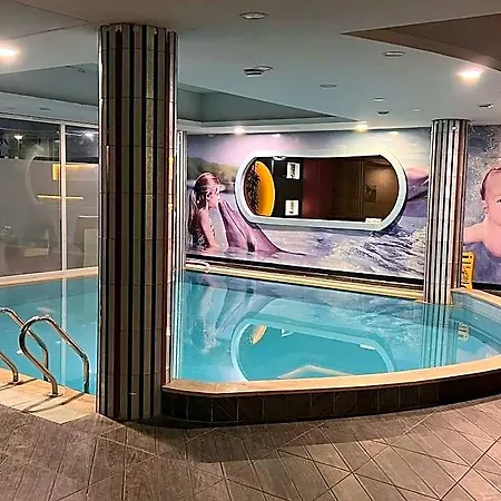 Mox Hotel